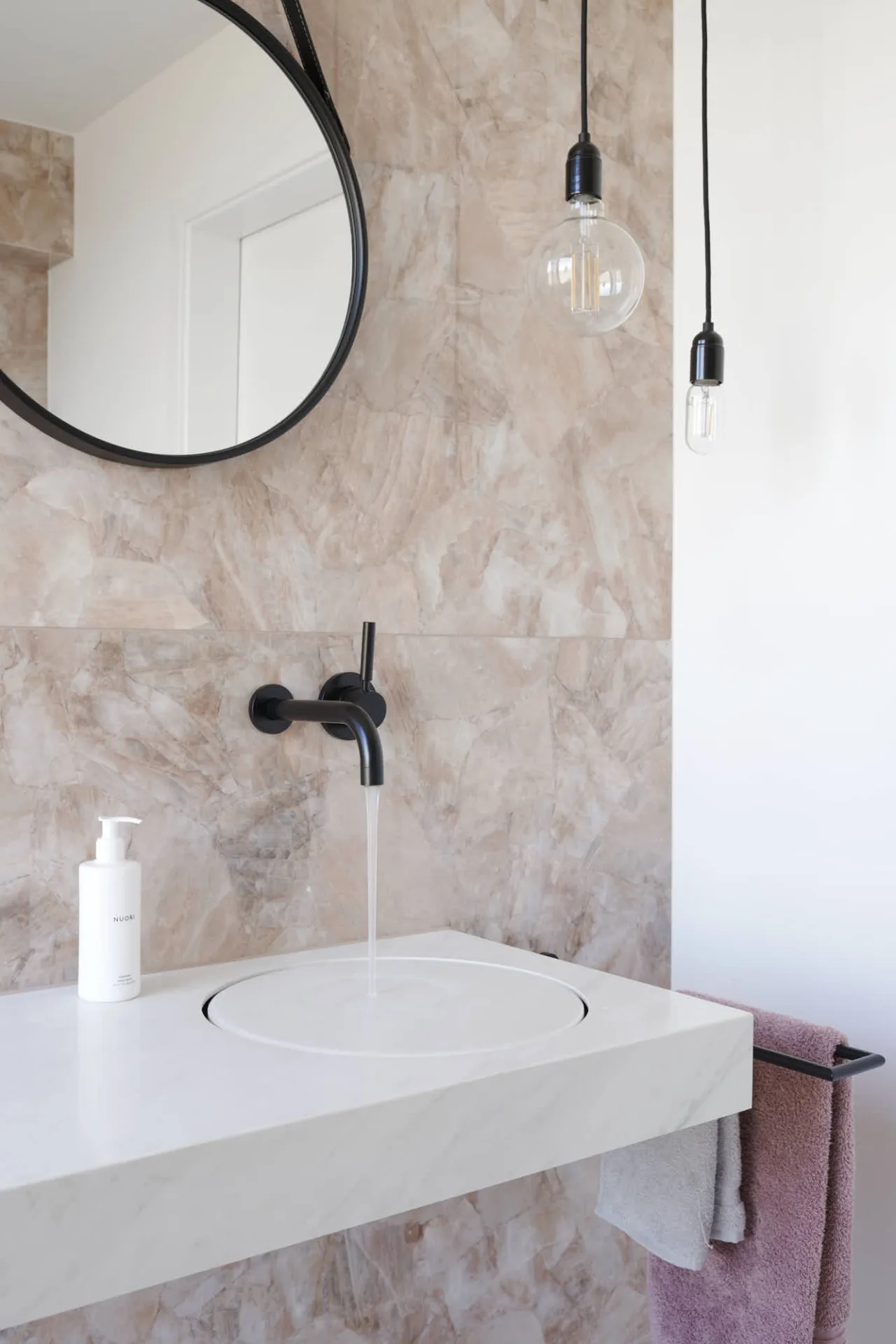 KOELKING WOBBE KLEINESBAD KOSMETIKSTUDIO by THOMAS WIUF SCHWARTZ 7219 JPG WEB